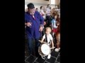 Garçon de 3 ans joue du tambour de gille à Le Roeulx carnaval 2015