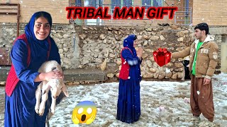 Download Lagu Tribesman's gift to homeless mother in winter snow and blizzard stirs hearts😱 MP3