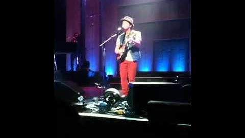 Bruno Mars-Count On Me LIVE!