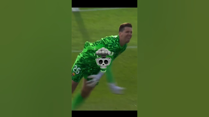 Szczęsny 😂 what even goes on in this guys head lmfao 😂#szczęsny #barcelona #alaves