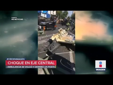 Ambulancia choca contra auto y vuelca en la CDMX | Noticias con Ciro Gómez Leyva