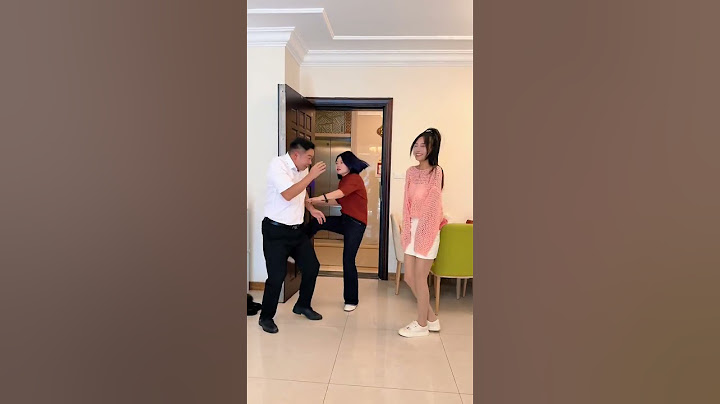 老婆回娘家一个月今天才回来，没想到小姨妹也来了，一时不小心抱错了人！真是太尴尬了！谁让我那么激动呢？#神操作 #万万没想到 #搞笑#劇情#人生百態#shorts
