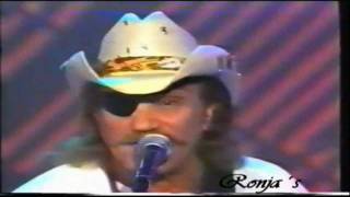 Ray Sawyer (Dr Hook)   -   "Baby Make Her Blue Jeans Talk" chords