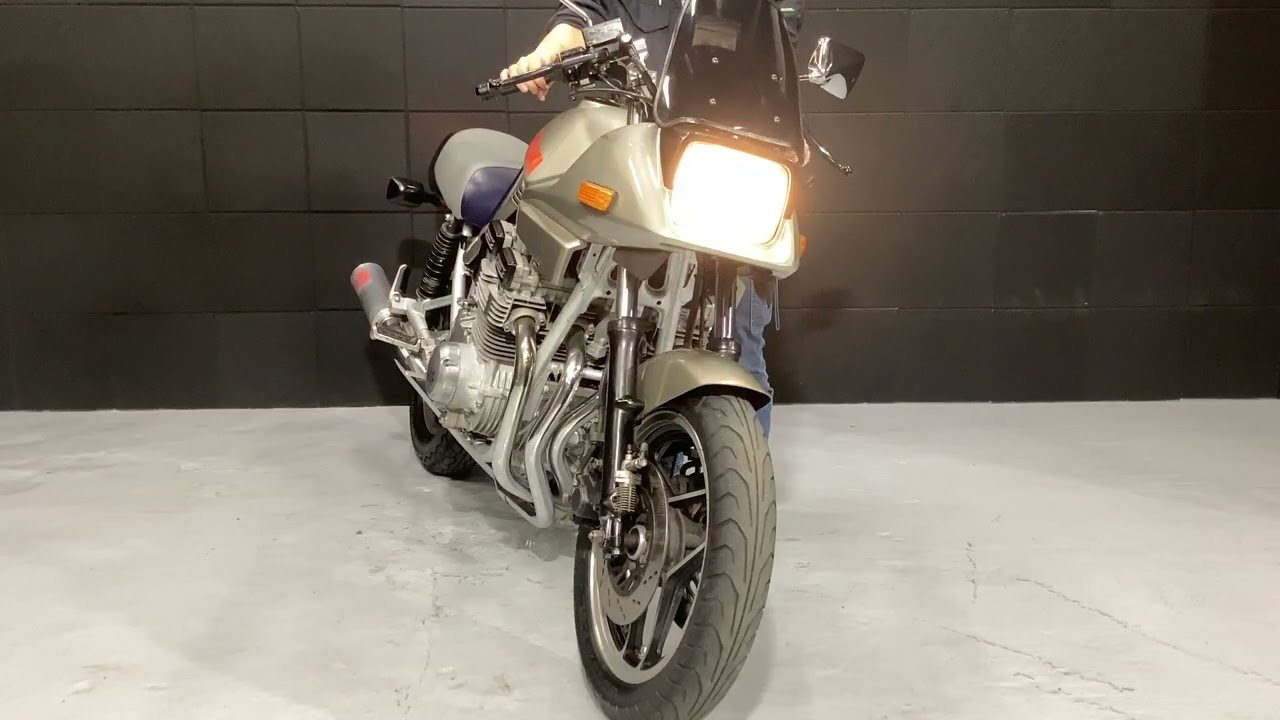 gsx750s カタナ　3型　フロントカウル　ミラー GSX750Sカタナ 刀のように鋭いフロントカウルが目を引く一台！無骨な