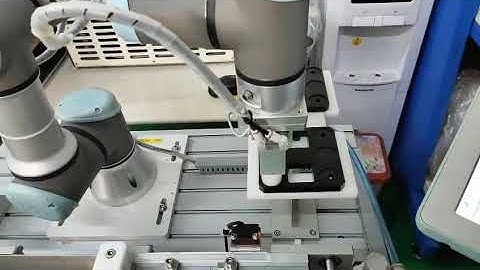 HỌC VIÊN THỰC HÀNH VỚI ROBOT CỘNG TÁC UNIVERSAL ROBOTS TẠI TPA - EDU