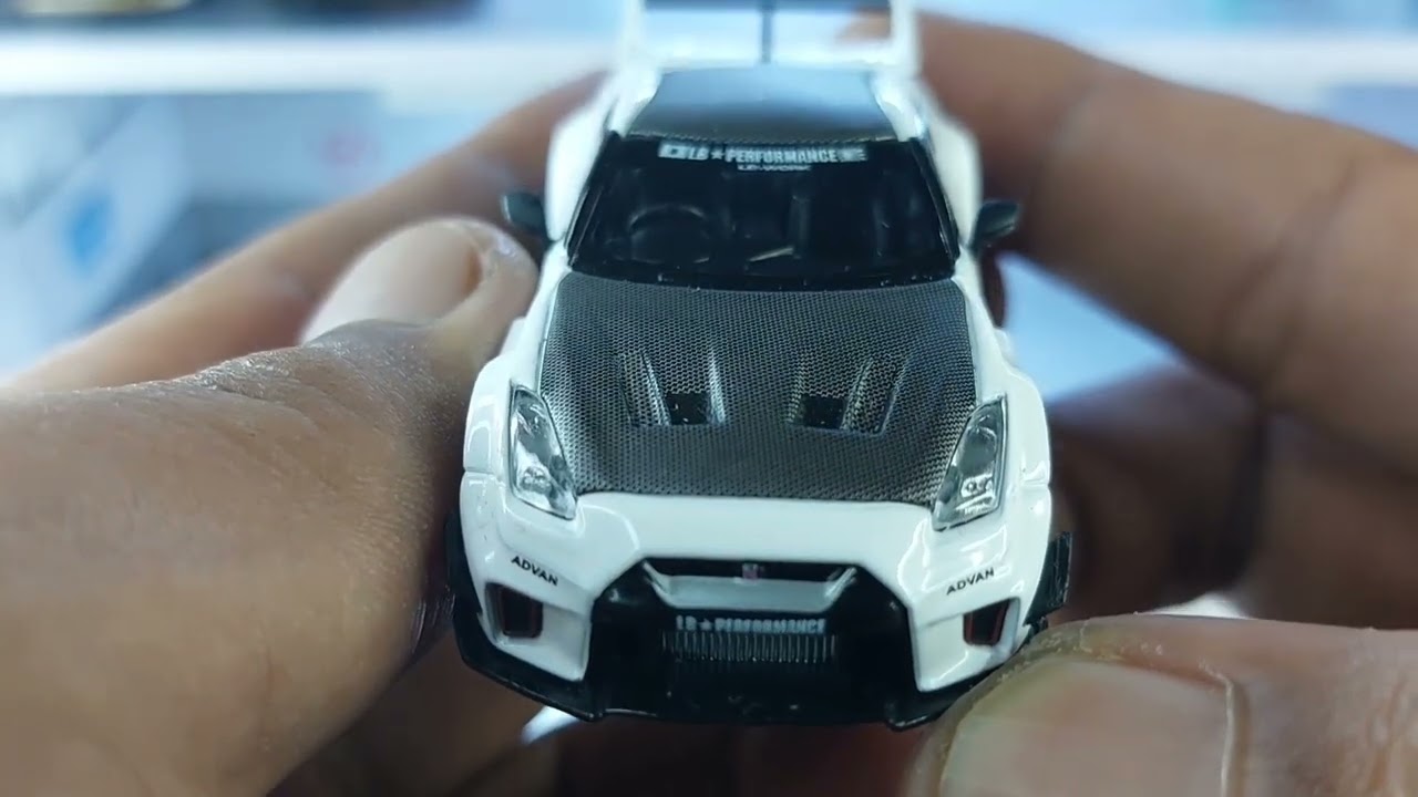 MINI GT 168 LB Silhouette WORKS GT NISSAN 35GT RR Ver 1 White
