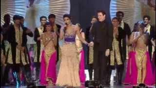 John Travolta grooving to Bollywood with Priyanka Chopra at IIFA Awards 2014