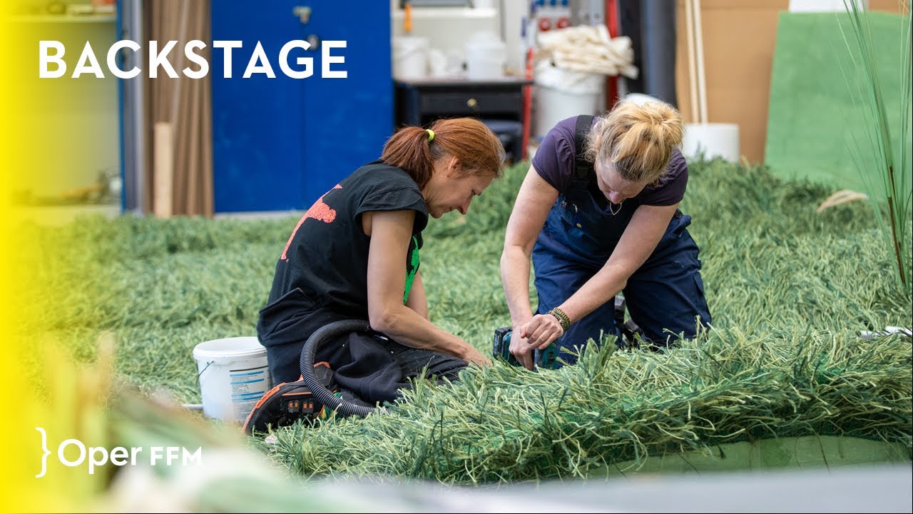 Backstage in der Plastikerwerkstatt für »L'invisible«  | Oper Frankfurt