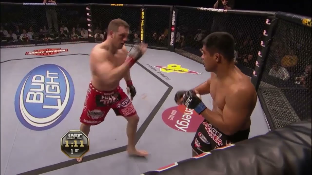 Matt Hamill destroys Mark Munoz with a head kick