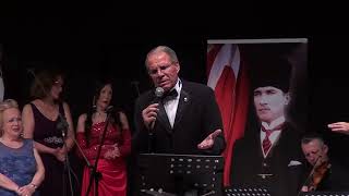 Yücel Özgür Ağlamakla İnlemekle Ömrüm Geli̇p Geçi̇yor Resimi