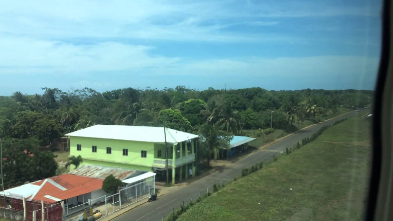 La Costeña Cessna 208 Caravan Landing at Corn Island International