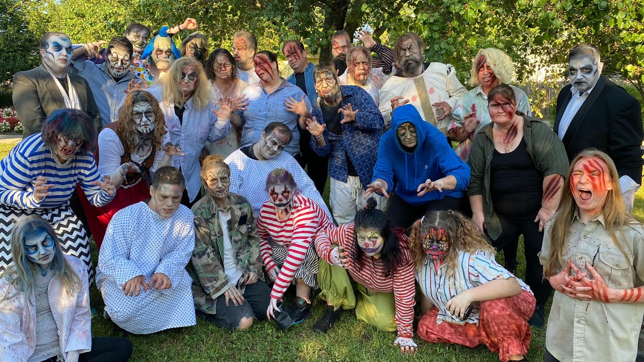 Six flags Great adventure fright fest part one. Indoor mazes.