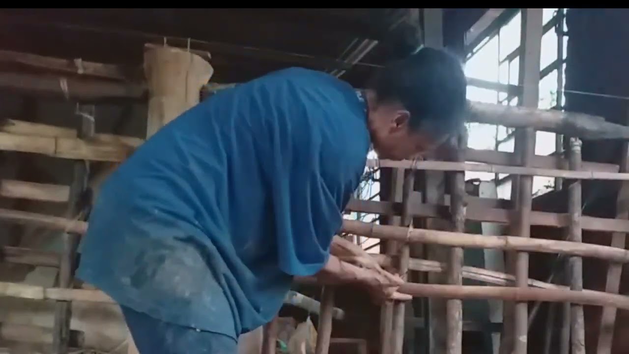 Amarrando a parede com fibra de bananeira # Pau a pique