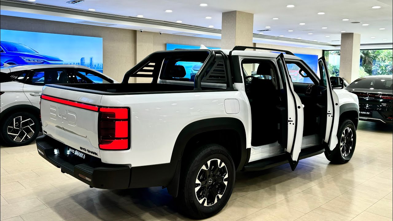 2025 BYD Shark 6 - Luxury Pick up Plug In - Review Interior and Exterior
