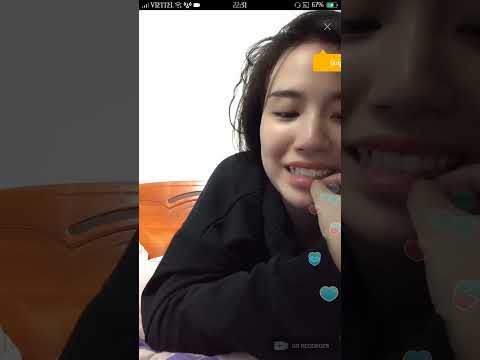 linh miu lắc mông trên live tream