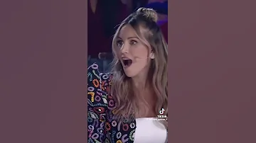 Mujer Y Pajaro De Colores Video Ia Ai Funny Inteligenciaartificial Videoviral 