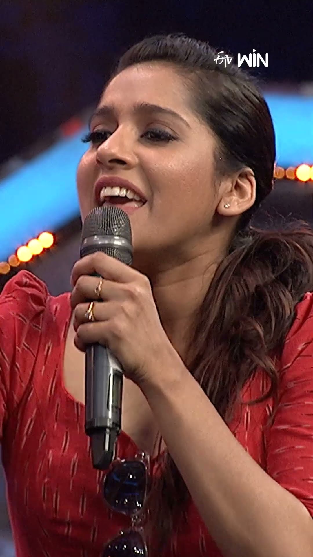 #shorts - ఈ షోకి తనే హీరో అంటున్న రష్మీ..! #dheejodi #rashmi #comedy #pradeep