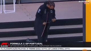 Lewis Hamilton struggles with Scooter