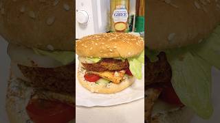 🍔Crispy, Juicy, Loaded🥗fresh veggies, creamy sauce -the perfect homemade burger🤤#cooking#shorts