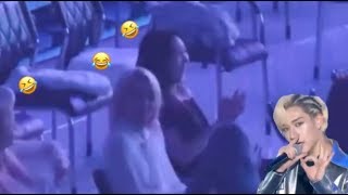 TWICE’S priceless reaction to BANG CHAN lifting up he’s shirt at The Fact Music Awards