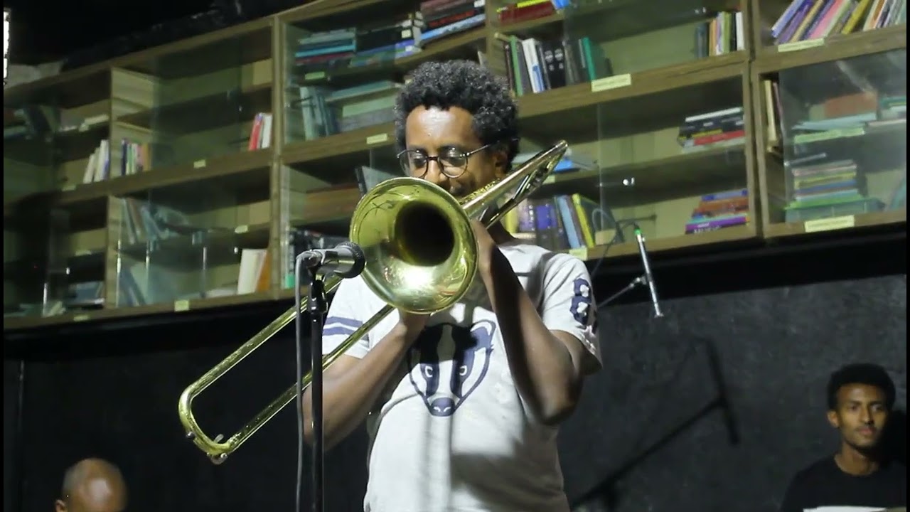 Aura Band (Приветствия Тилахун Гессессе) Культурный центр Фендика