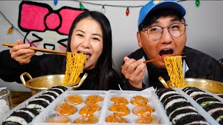 Trying TRADER JOE’S KIMBAP + SPICY SEAFOOD NOODLES + SEAFOOD CHEWY DUMPLINGS l MUKBANG