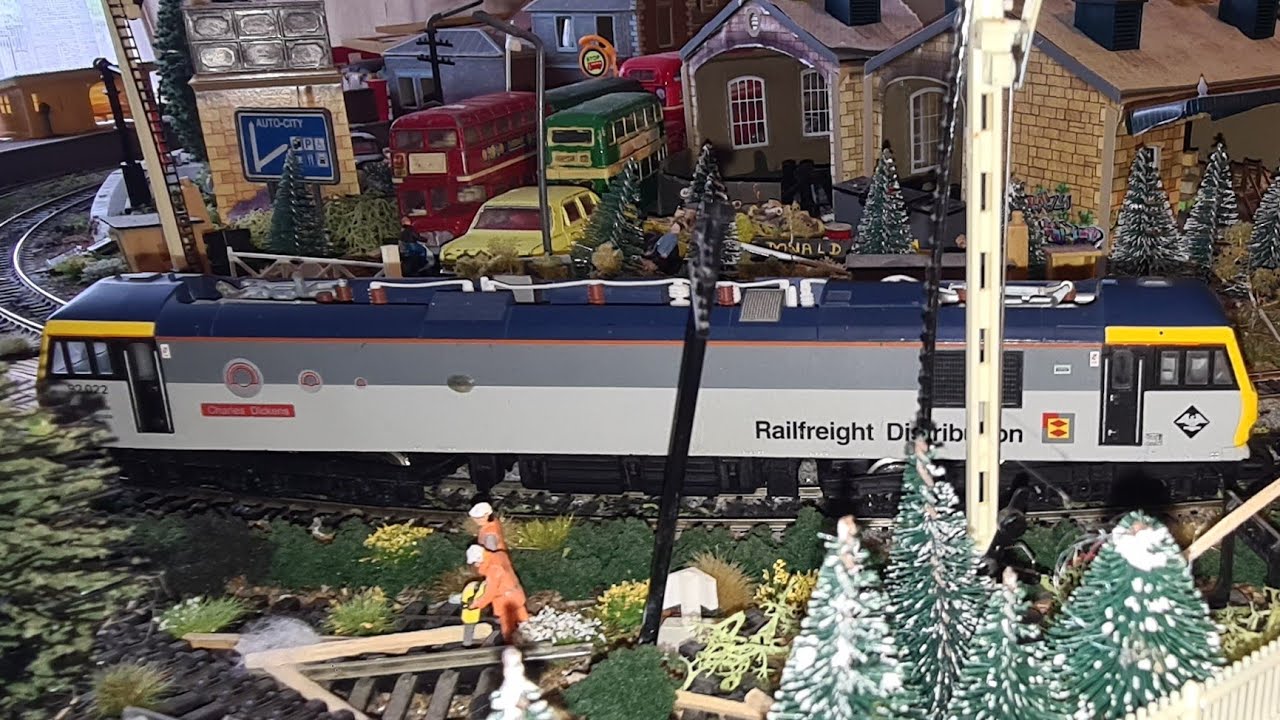 Grumpy Hornby Coach Purchase. Cancellation of Blue Peter & Class 20's ...