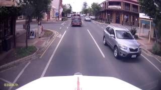 Idiot blocks off road to park car