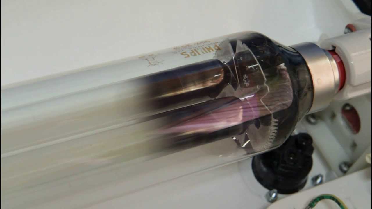 Philips 180w SOX (low pressure sodium) lamp.