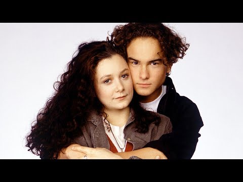 what's-really-going-on-between-darlene-and-david-on-roseanne