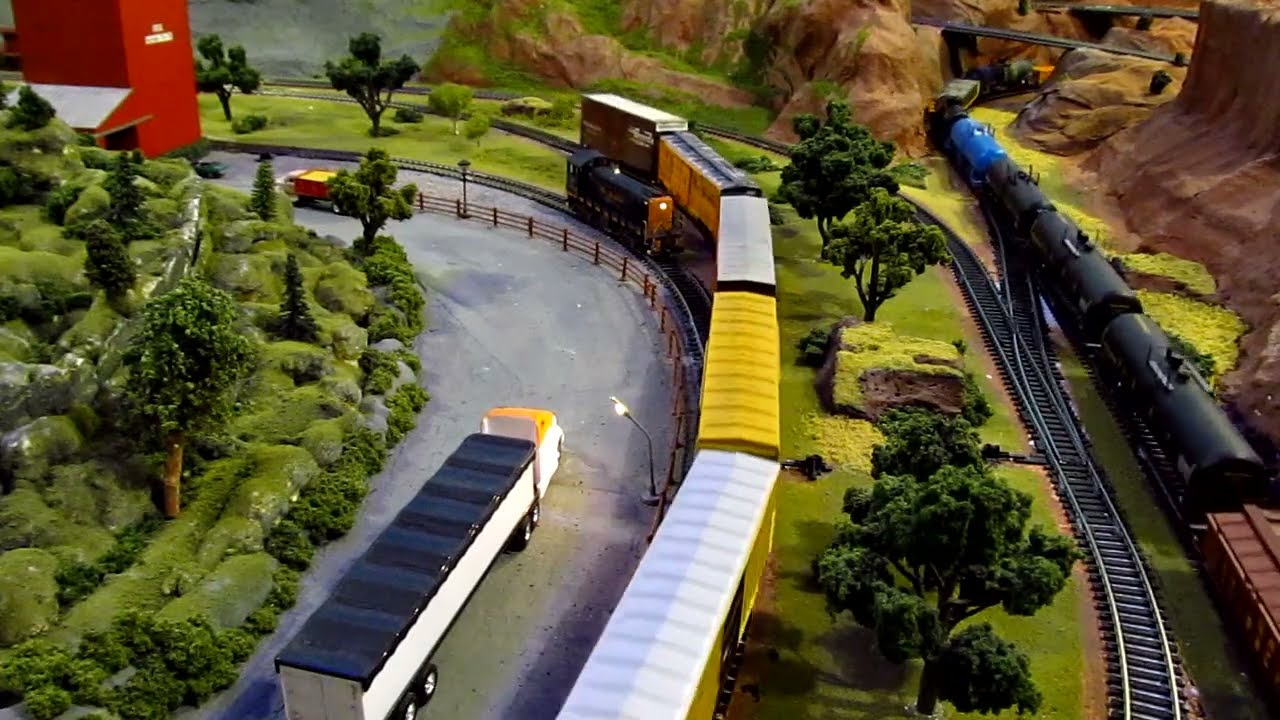 Amazing Model Train Layout-HO DCC 7 Locomotives running HD - YouTube