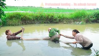 Time lapse: 72-hour rescue of man attacked by giant python underwater - terrifying moments