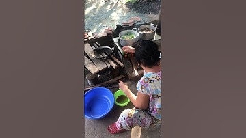 Mẹ quê chuẩn bị bữa cơm trưa #vypham #bentre #meque #mientay #shorts #trending #