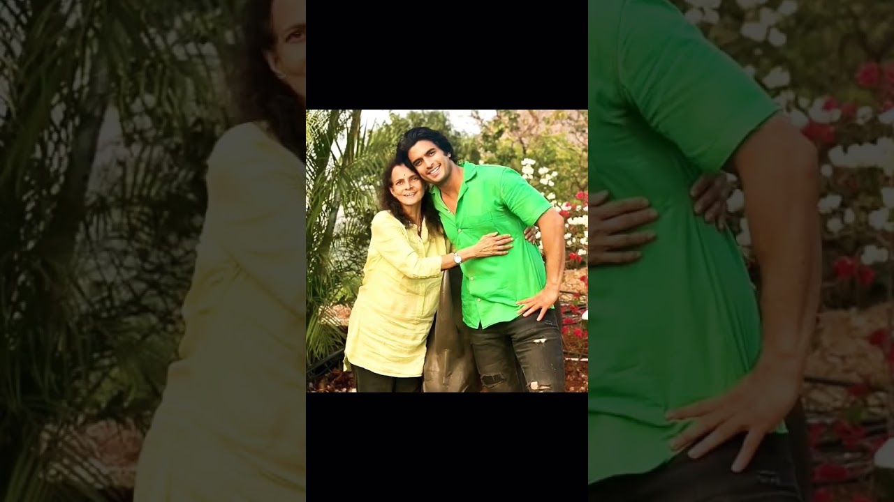 Marathi actor ravindra mahajani with family click 