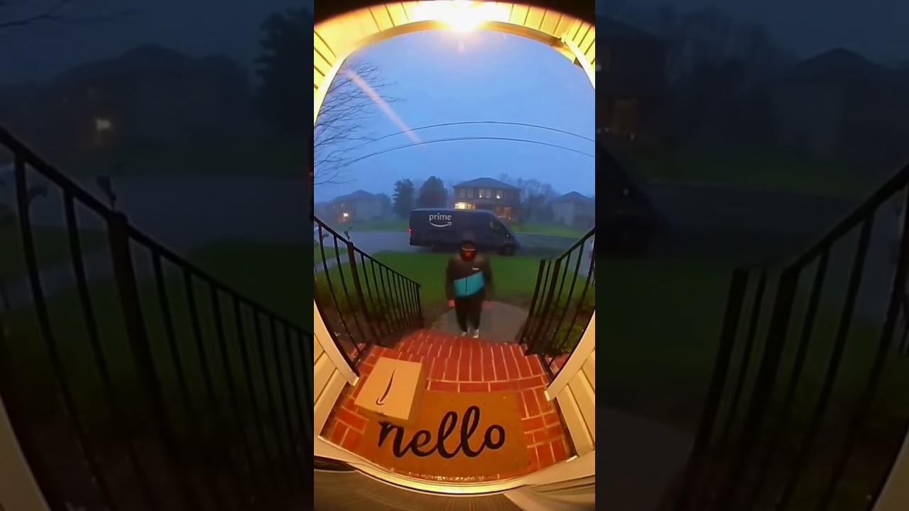 Amazon Driver! Camera ki Ankh se sub record kar liya!! Brave Man