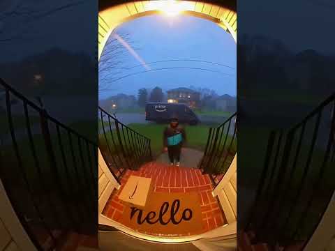 Amazon Driver! Camera ki Ankh se sub record kar liya!! Brave Man