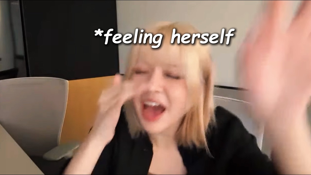 Lily being iconic in her own livestream | NMIXX