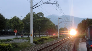 台鐵283次TEMU1000型太魯閣號通過(永興村(一)平交道)