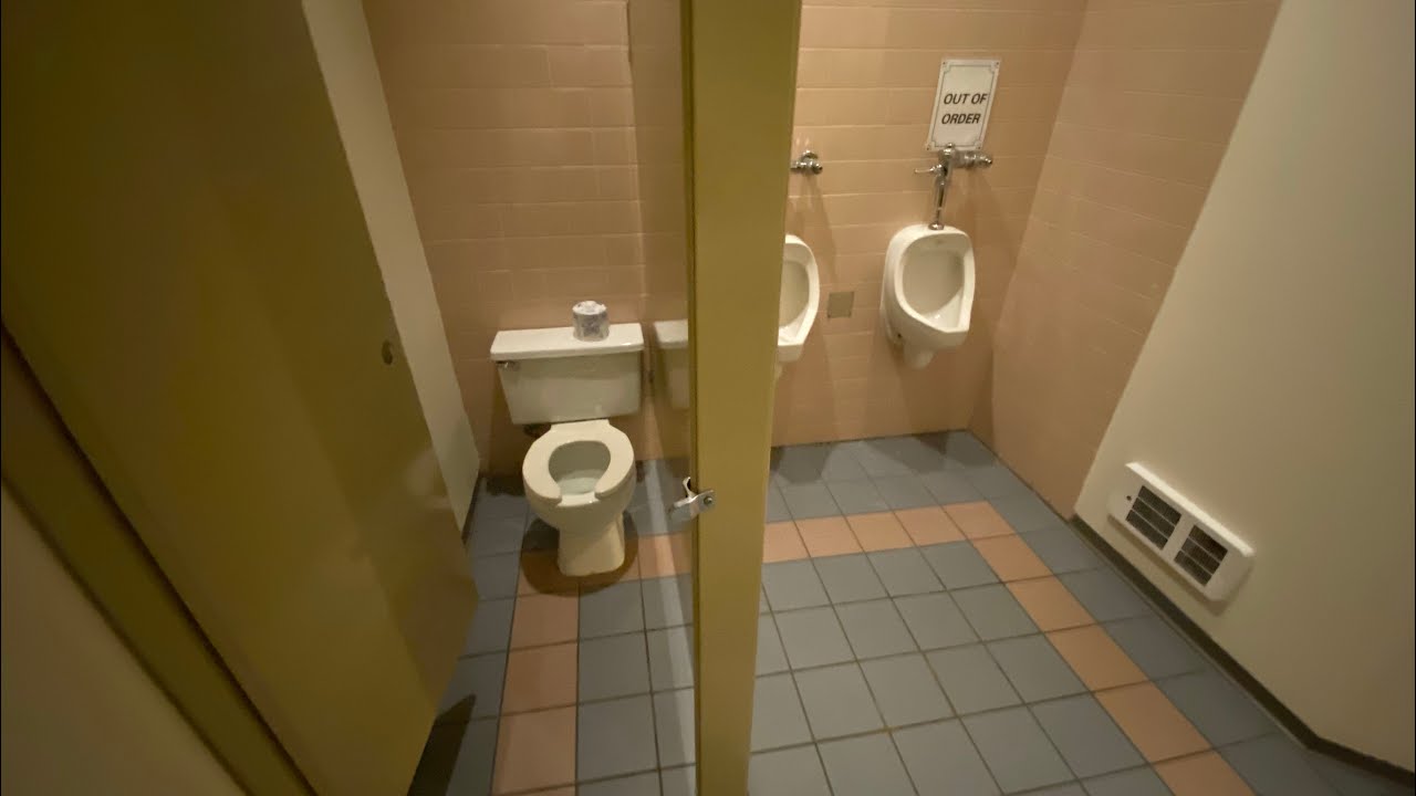 South Thompson Inn Men's Washroom Full Shoot