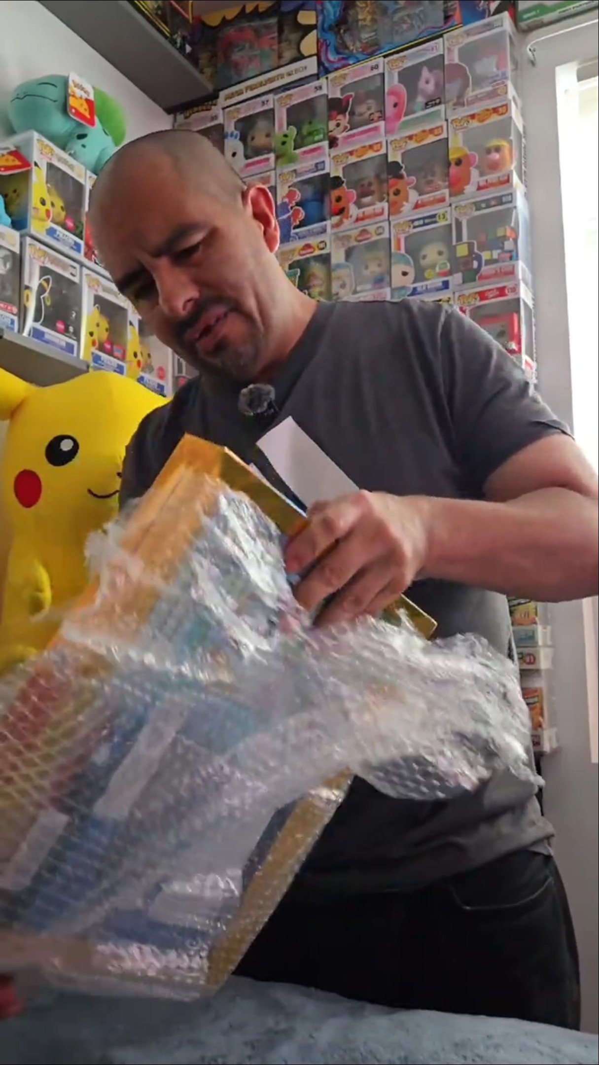 Unboxing Pokemon 30th Anniversary Night & Day Gift Box - YouTube