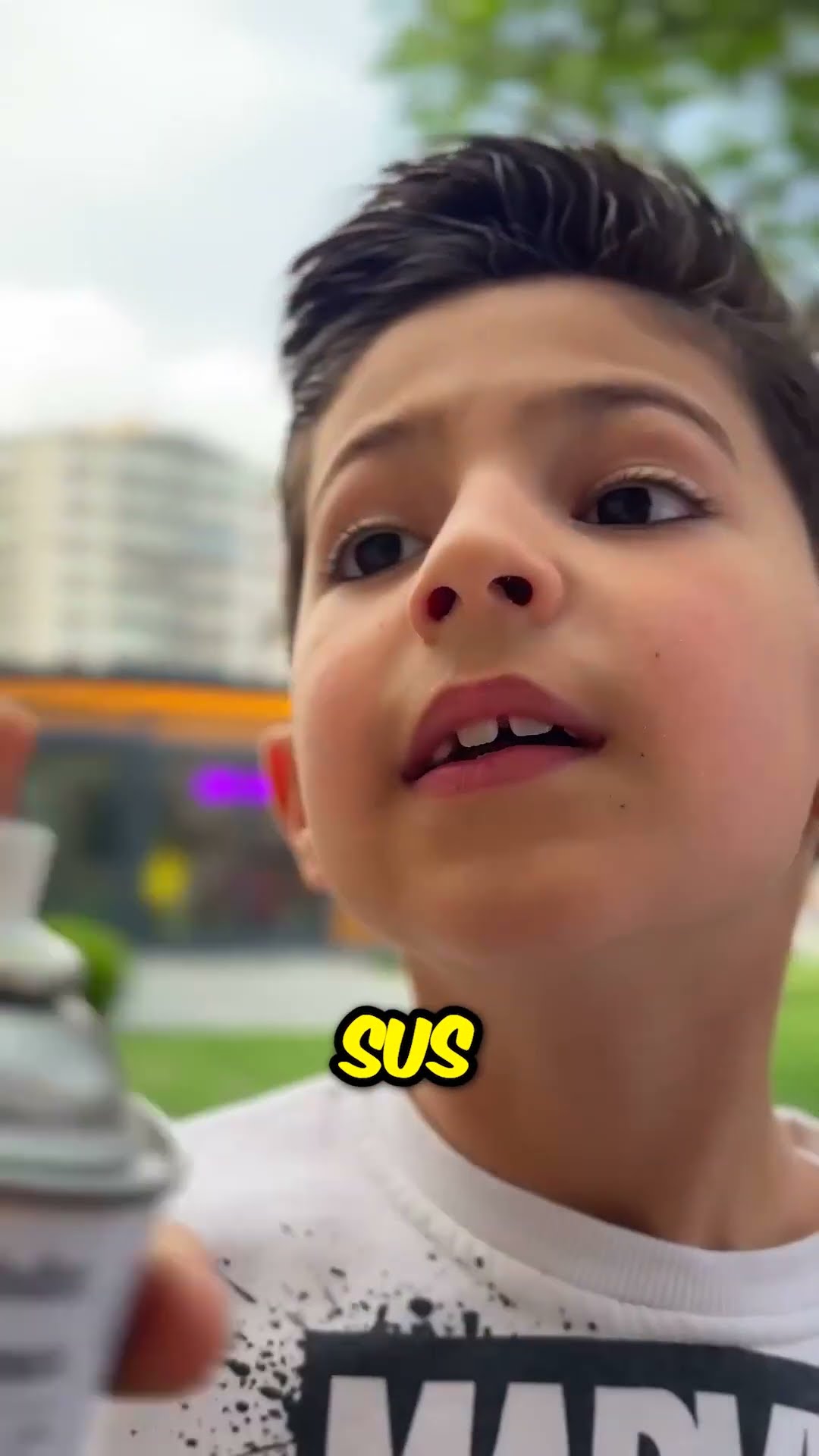 El maestro acosó al pobre niño por su dibujo ?