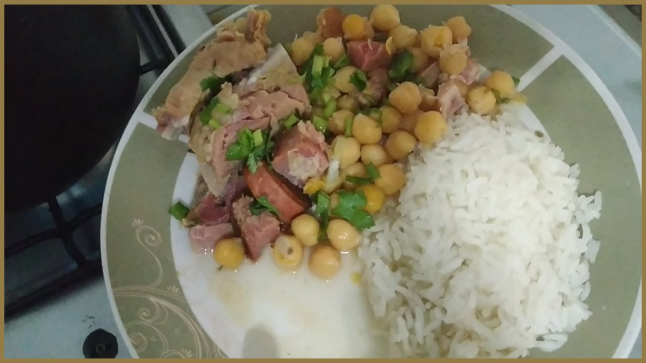 RECEITA DE GRÃO DE BICO COM COSTELINHA SALGADA, BACON E CALABRESA