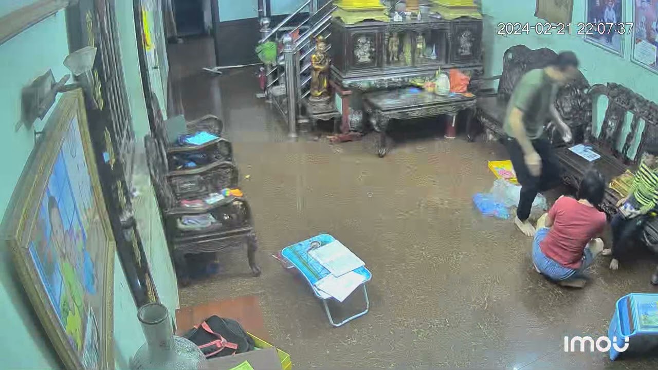 cú ngã đầu đời, bốn mũi