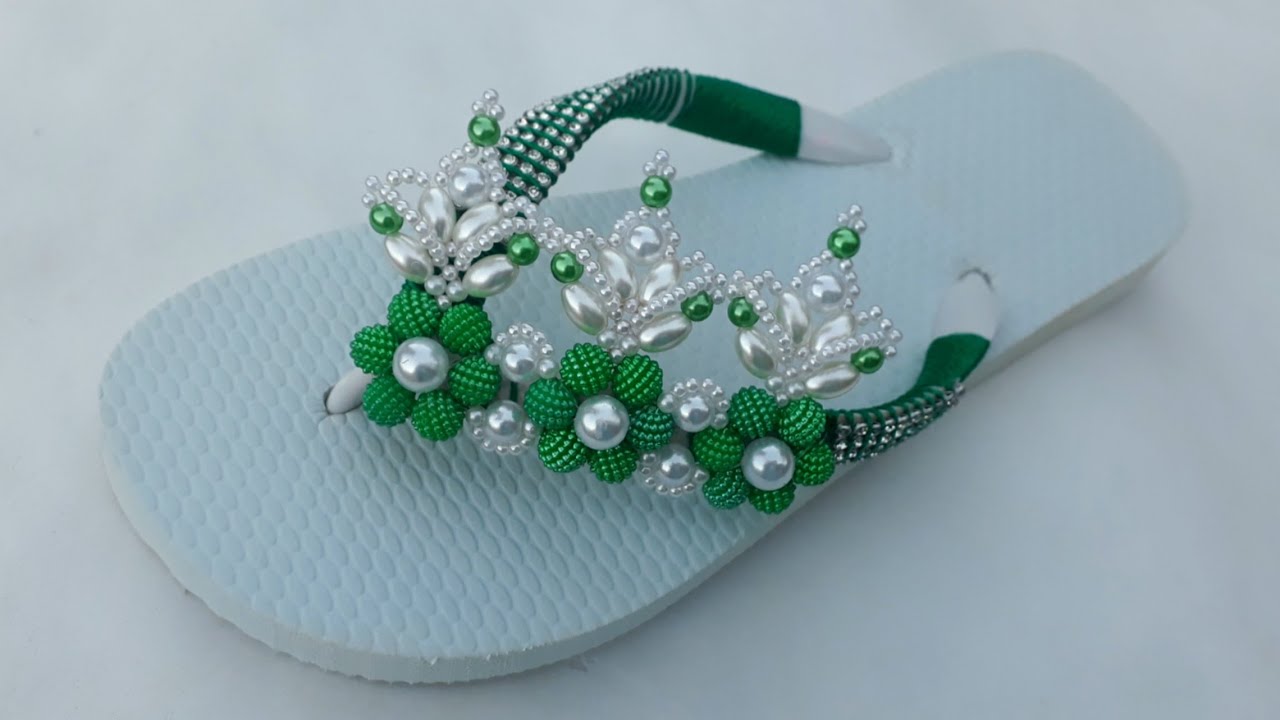 COMO decorado chinelo| c/ cabedal de perolas Eliene Rodrigues