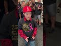 ¡Joseph celebra el fin de su tratamiento de leucemia con una fiesta de baile!