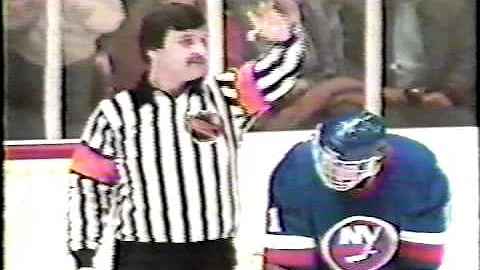 George McPhee pummels Dave Langevin 11-9-84