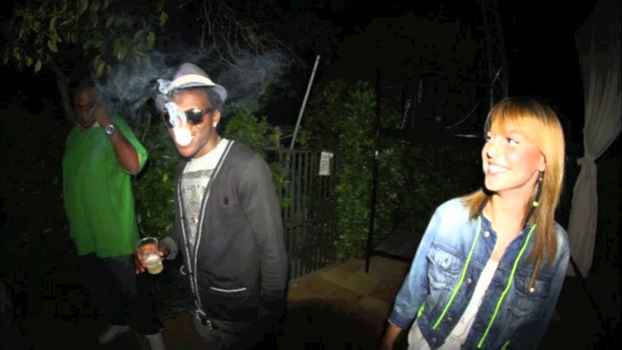 Dj Kams Strees Ft Smokin'Music News Song