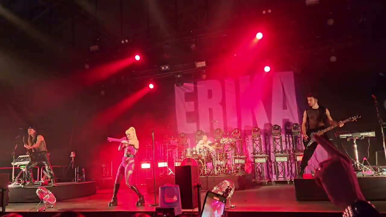 Erika Vikman - Myynnissä