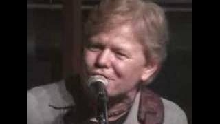 Download lagu Everybody's Reaching Out For Someone