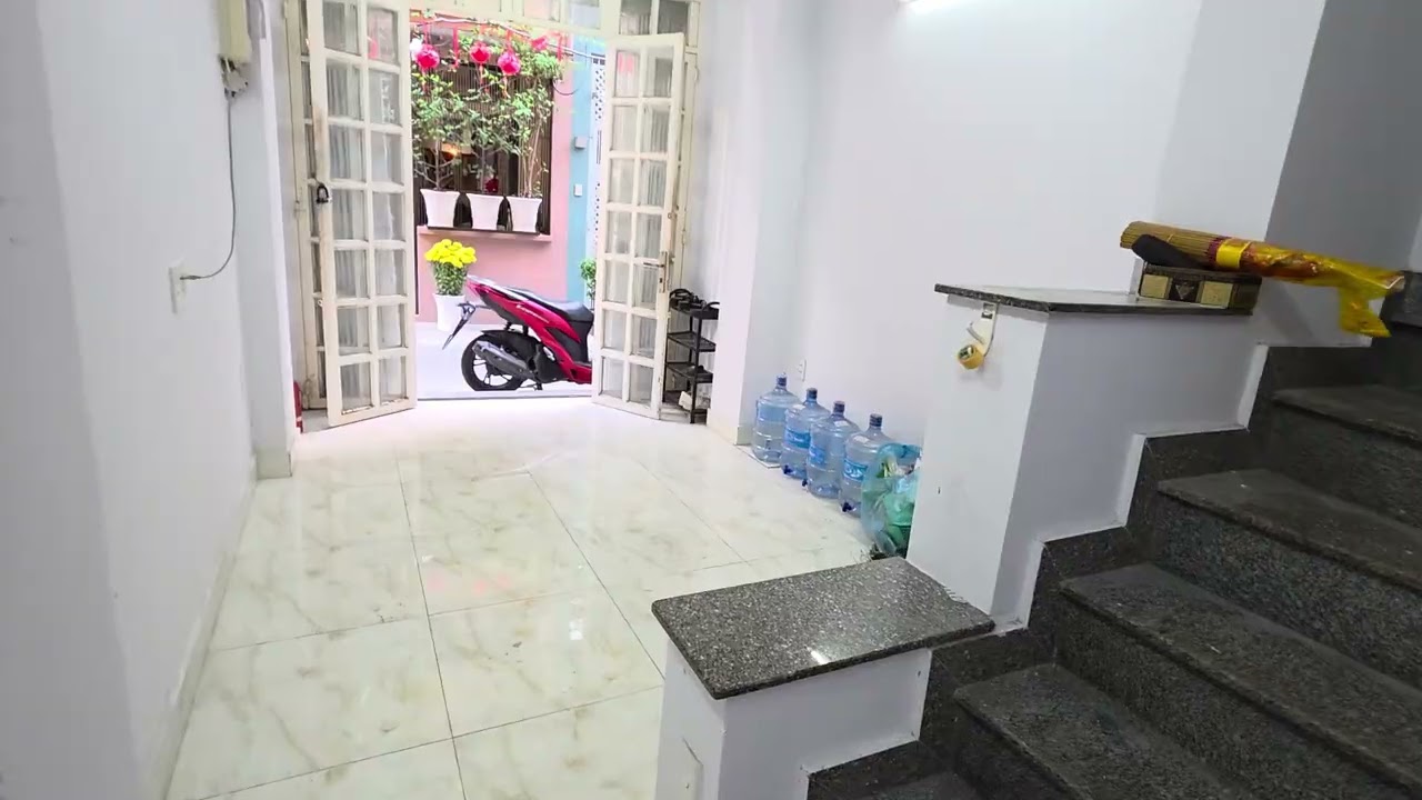 Nhà khu trung tâm mà giá rẻ như vùng ven, hẻm xe hơi 3 lầu sân thượng